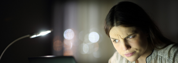 Woman look confused at screen 