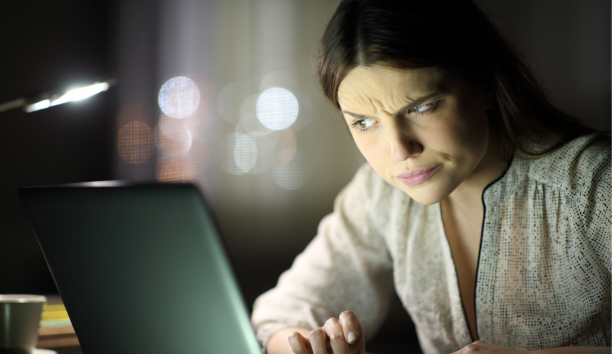 Woman look confused at screen 